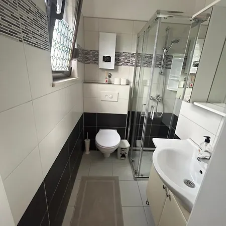 Family House Resnik, 2 Minutes Walk To