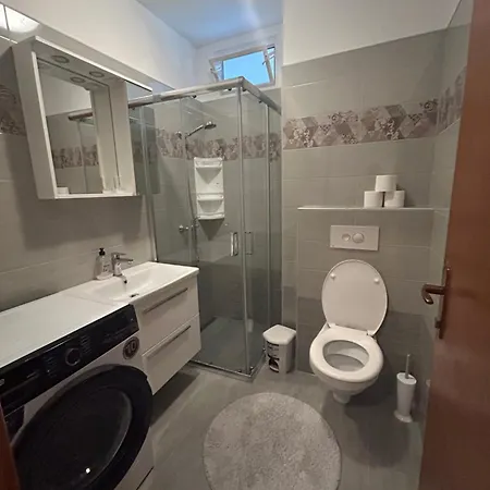 Family House Resnik, 2 Minutes Walk To